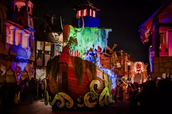 Night-time wanderings parc asterix