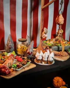 Buffet of horrors - Restaurant Le Cirque parc asterix