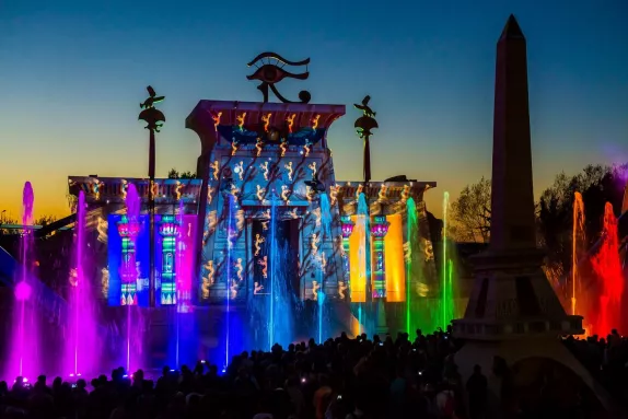 Night-time Oziris show parc asterix