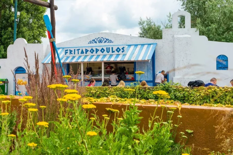 Fritapopoulos: Greek specialist in fries parc asterix