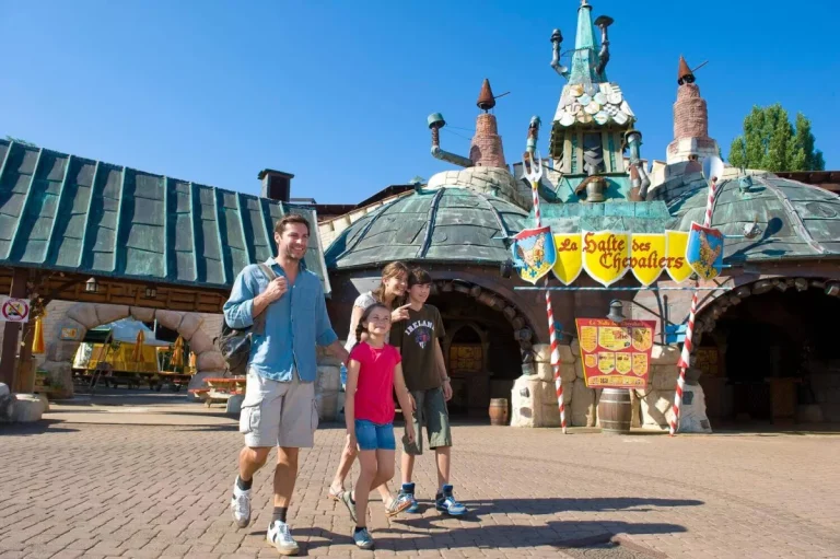 La Halte des Chevaliers : enjoy a burger in the sun parc asterix